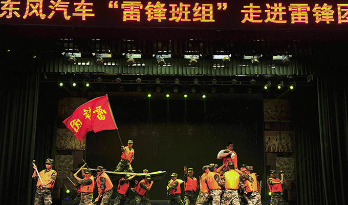 東風汽車雷鋒班組走進軍營活動現(xiàn)場