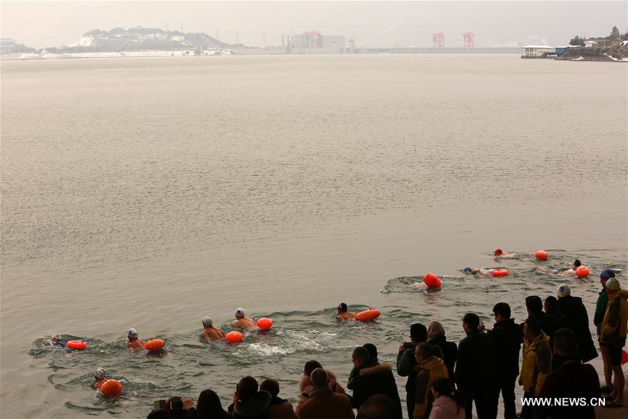 #CHINA-HUBEI-WINTER SWIMMING (CN)