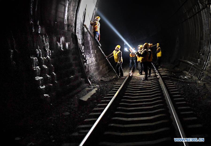 CHINA-HENAN-SANMENXIA-RAILWAY TUNNEL-DEICING (CN)