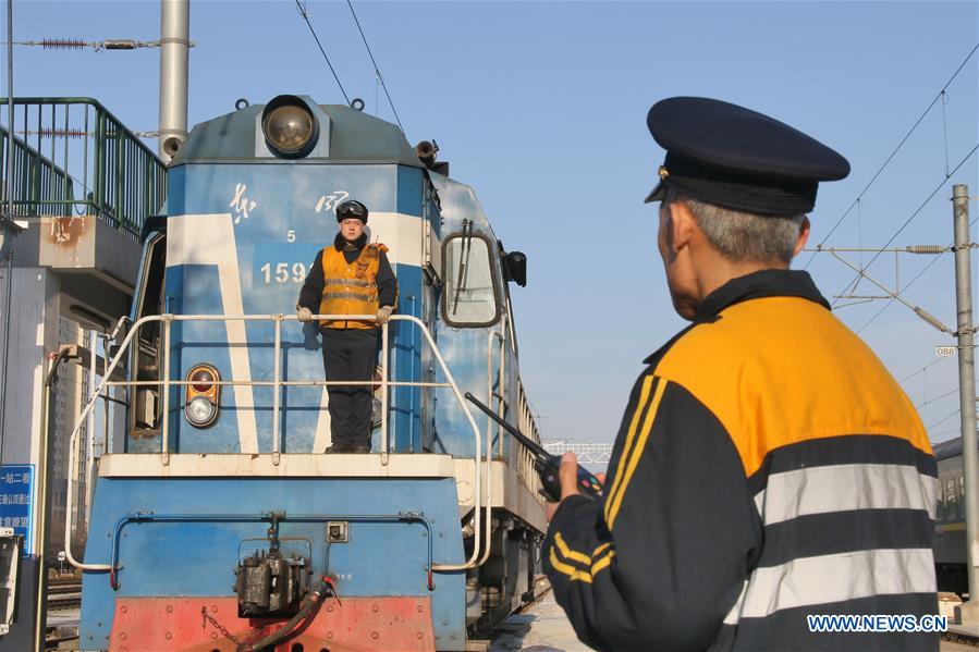 #CHINA-SPRING FESTIVAL-PEOPLE AT WORK (CN)