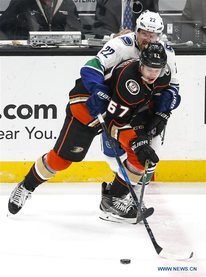 (SP)U.S.-ANAHEIM-NHL-DUCKS-CANUCKS