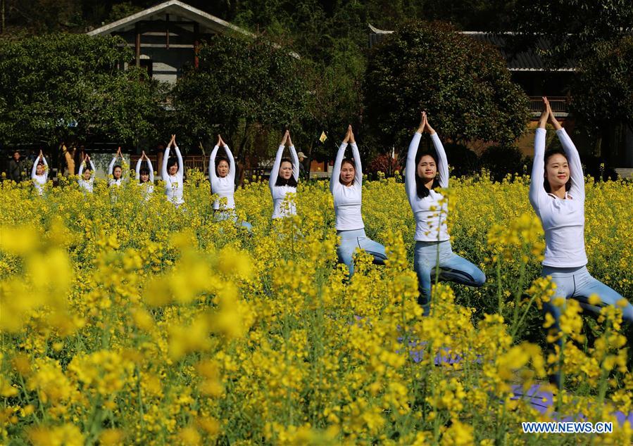 #CHINA-HUNAN-ZHANGJIAJIE-YOGA (CN)