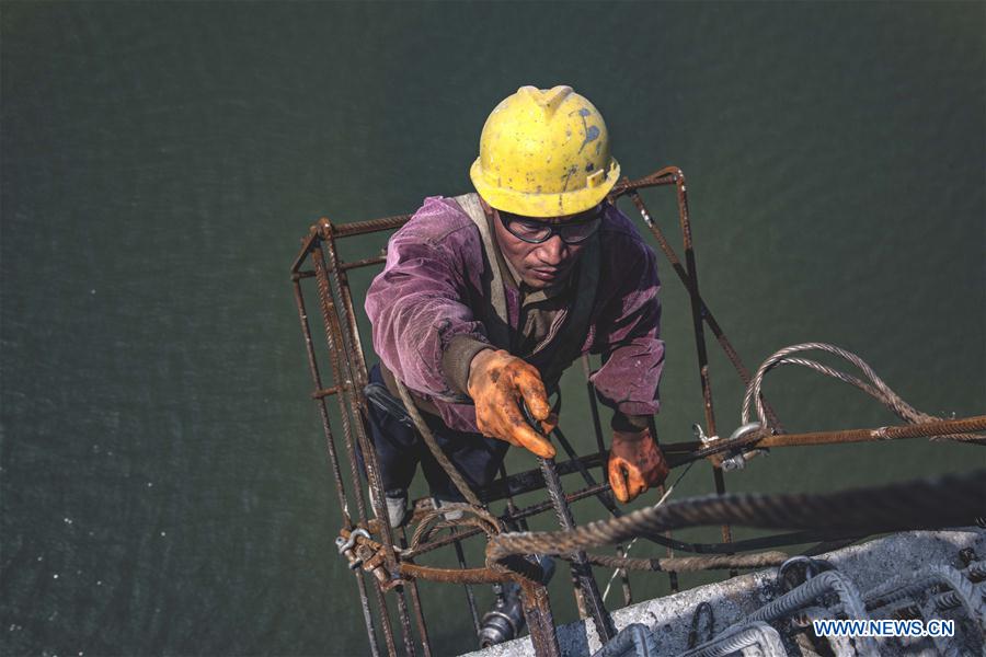 CHINA-HUBEI-HIGH-SPEED RAILWAY-BRIDGE CONSTRUCTION (CN)