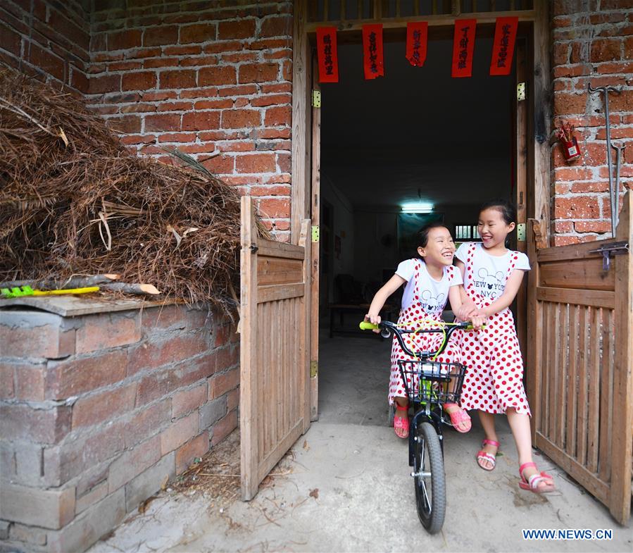 CHINA-JIANGXI-VILLAGE-MULTIPLE BIRTHS-TWINS-LIFE (CN)