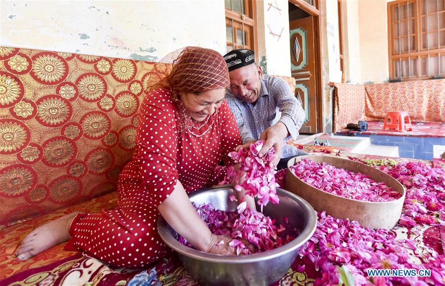 CHINA-XINJIANG-HOTAN-FARMER-INDUSTRY INCOME (CN) 