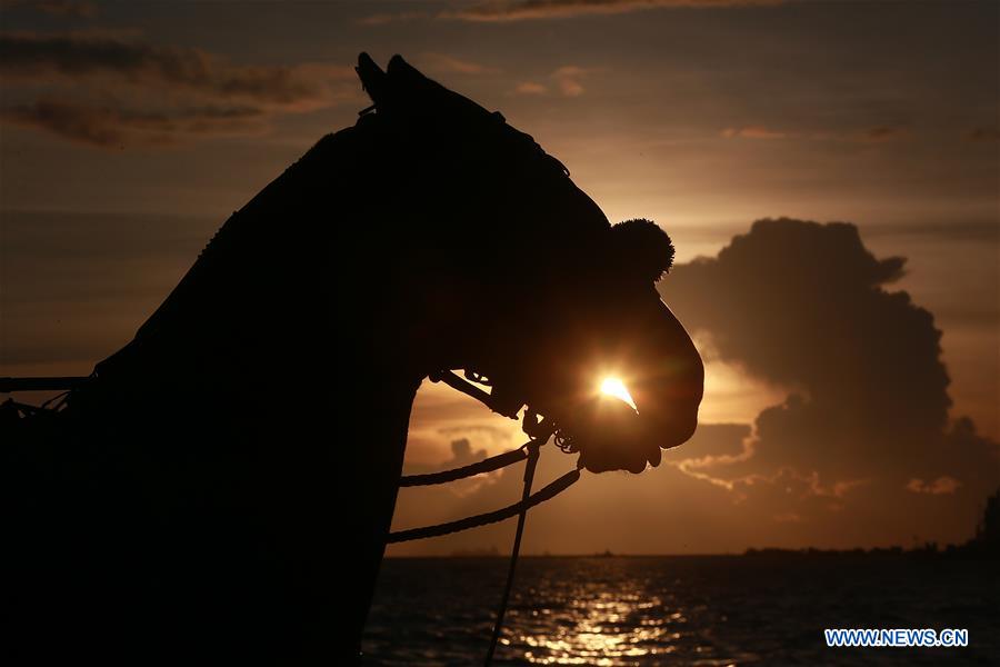 PHILIPPINES-MANILA-SUNSET-DAILY LIFE