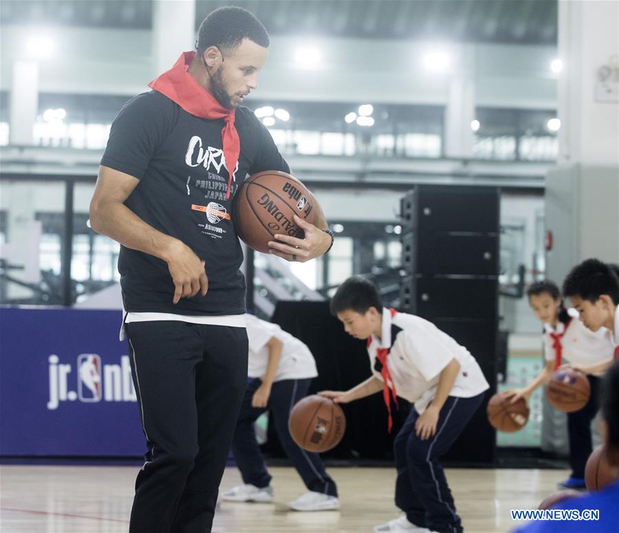 (SP)CHINA-WUHAN-BASKETBALL-NBA-STEPHEN CURRY (CN)