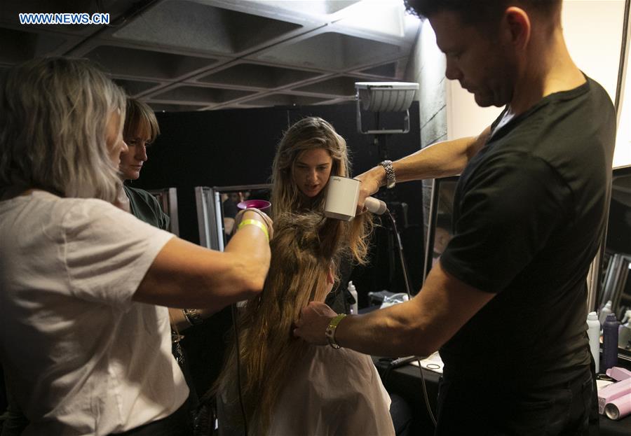 BRITAIN-LONDON-FASHION WEEK-ROLAND MOURET-BACKSTAGE