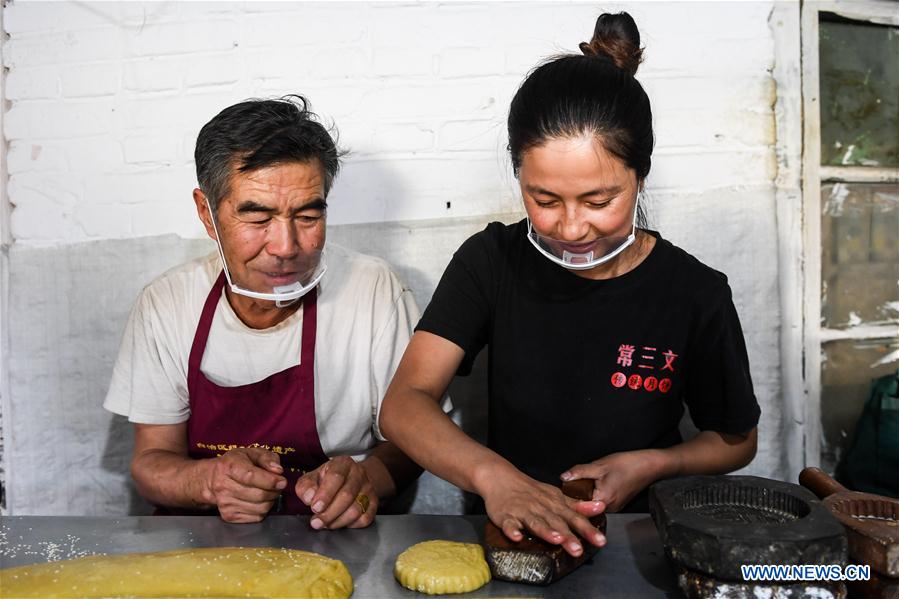 CHINA-INNER MONGOLIA-MOONCAKE-MAKING (CN)