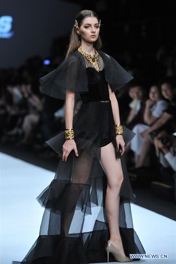 INDONESIA-JAKARTA-FASHION WEEK-SINUDARSONO