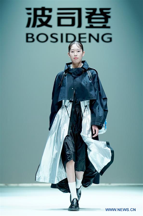 CHINA-BEIJING-FASHION WEEK (CN)