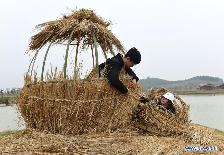 CHINA-NANJING-STRAW SCULPTURE (CN)