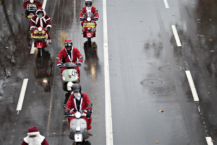 SWITZERLAND-ZURICH-SANTA CLAUS PARADE