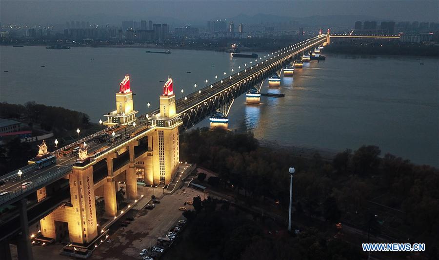 Xinhua Headlines: China's landmark Yangtze River bridge reopens to traffic