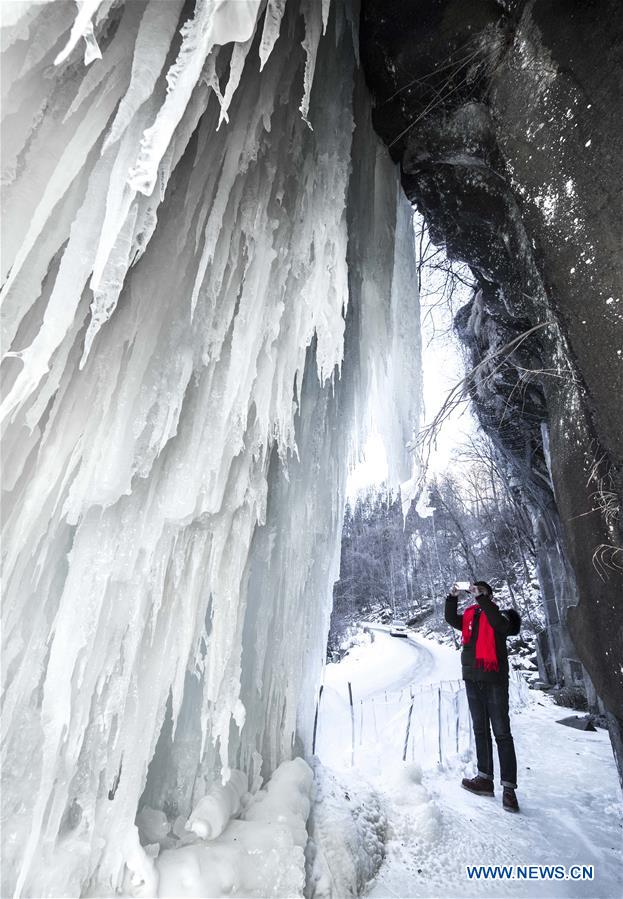 CHINA-JILIN-FROZEN WATERFALL (CN)