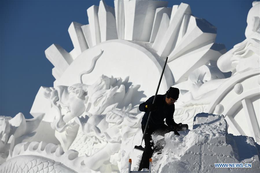 CHINA-HEILONGJIANG-HARBIN-SNOW SCULPTURE-COMPETITION (CN)