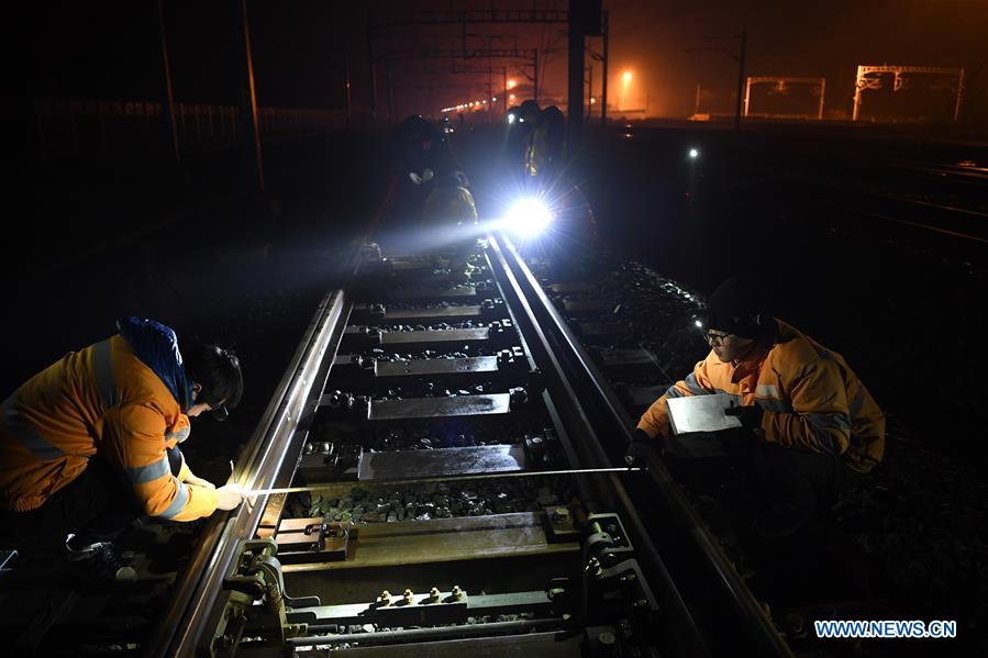 CHINA-ANHUI-HUANGSHAN-RAILWAY STATION-CONSTRUCTION WORKERS (CN)