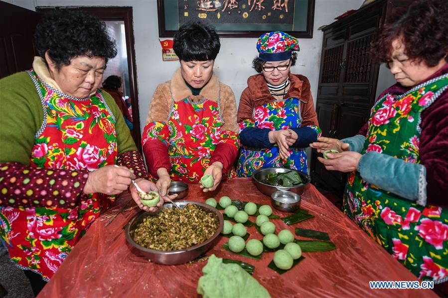 CHINA-ZHEJIANG-HUZHOU-SPRING FESTIVAL-PREPARATION (CN)