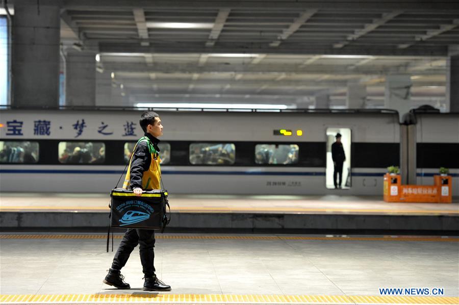 #CHINA-WUHAN-SPRING FESTIVAL-TRAVEL RUSH-DELIVERYMAN (CN)