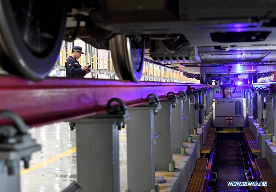 CHINA-HENAN-TRAVEL RUSH-BULLET TRAIN-MAINTENANCE-ROBOT(CN)