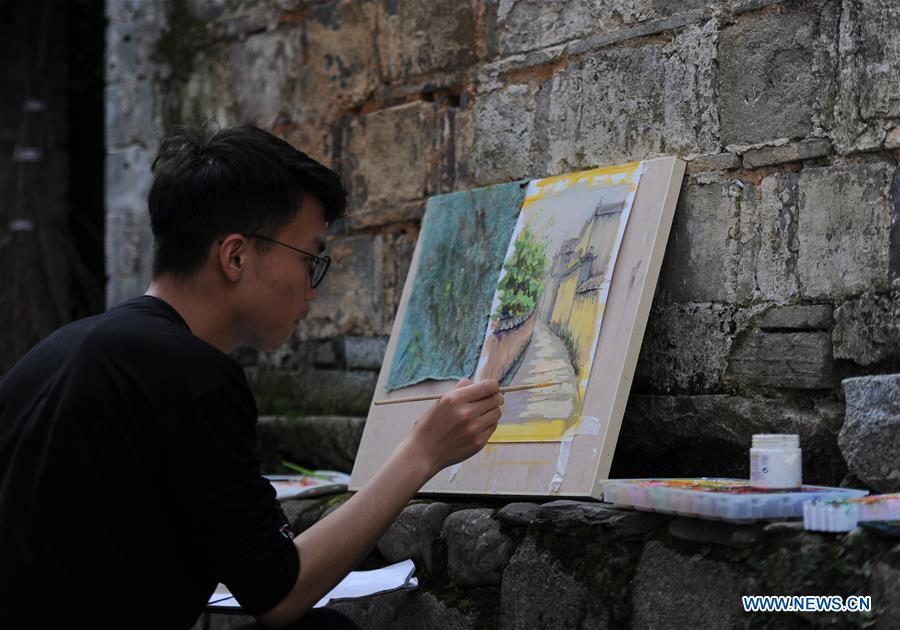 CHINA-ANHUI-YIXIAN-PAINTING (CN)