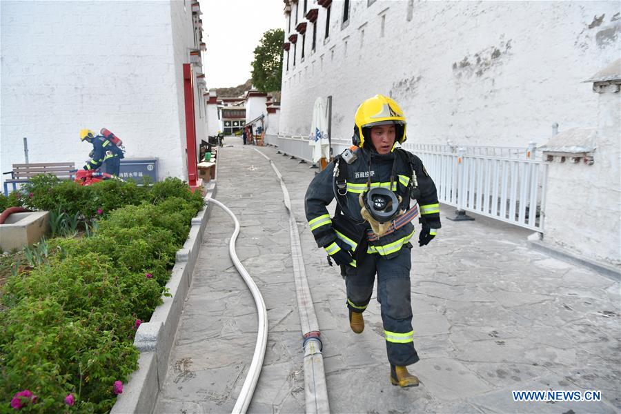 CHINA-LHASA-FIREFIGHTER-DRILL (CN)