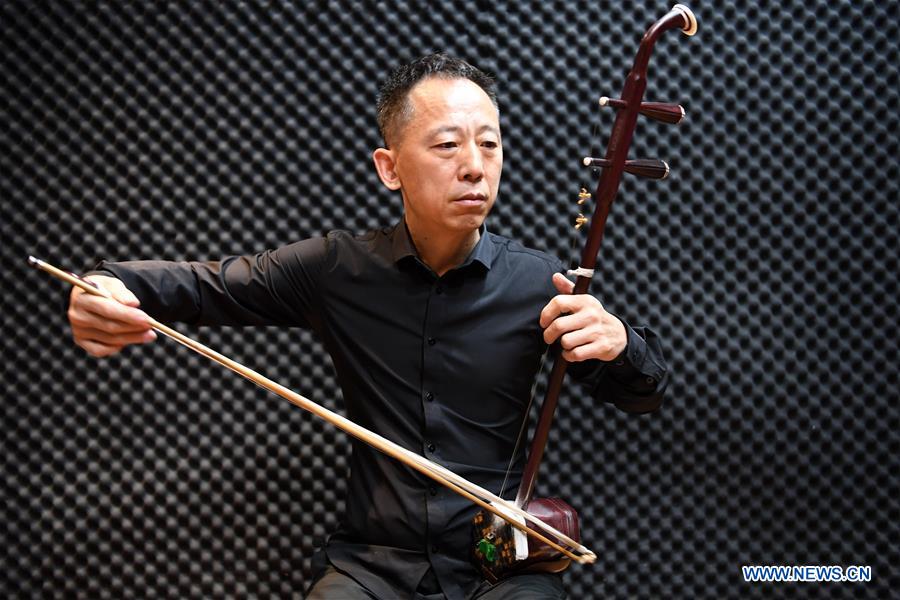 CHINA-GANSU-MUSICAL INSTRUMENTS-ERHU (CN)