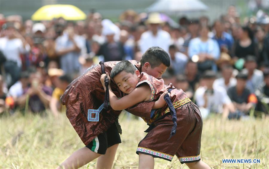 (SP)CHINA-GUIZHOU-LIPING-SIZHAI VILLAGE-TRADITIONAL WRESTLING (CN)