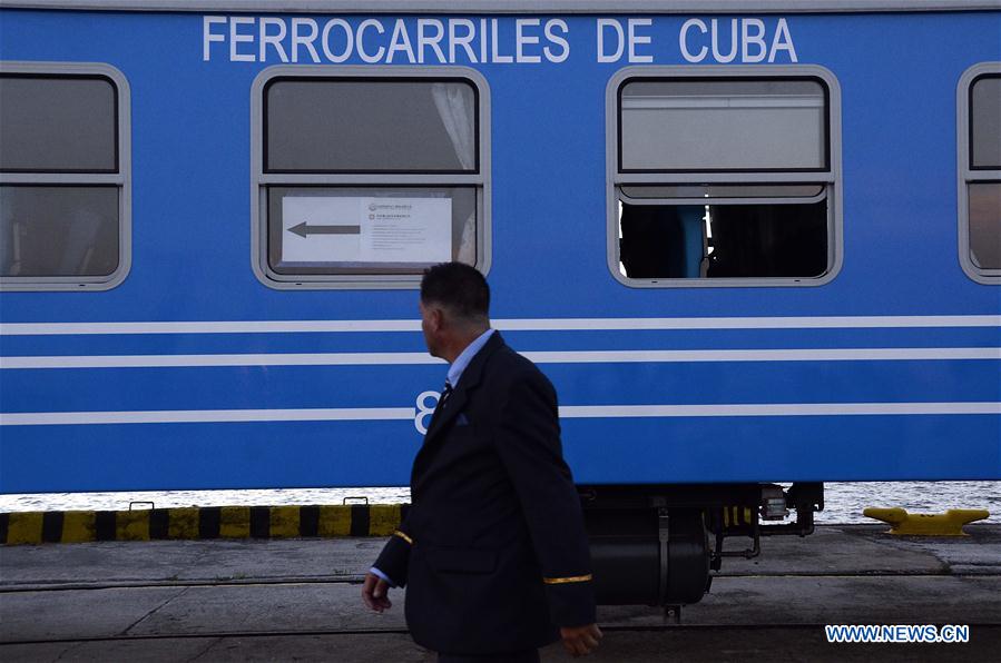 CUBA-HAVANA-CHINESE PASSENGER CARS-HANDOVER