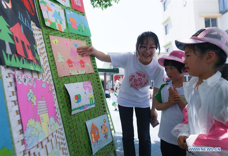 CHINA-ZHEJIANG-CHANGXING-CHILDREN-PAPERCUTTING(CN)