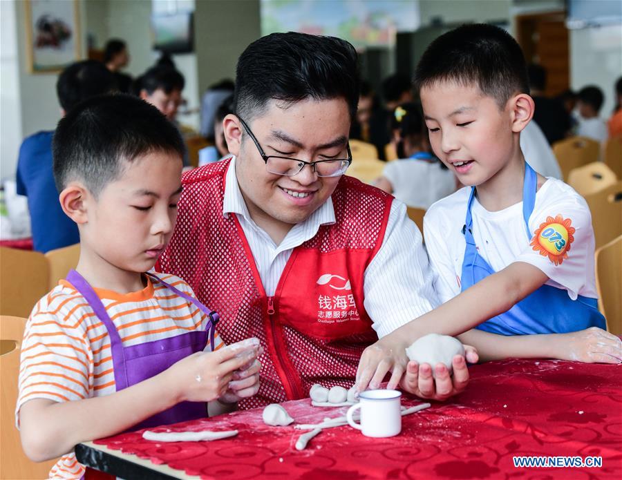 CHINA-ZHEJIANG-PRIMARY SCHOOL-POTTERY CLASS (CN)