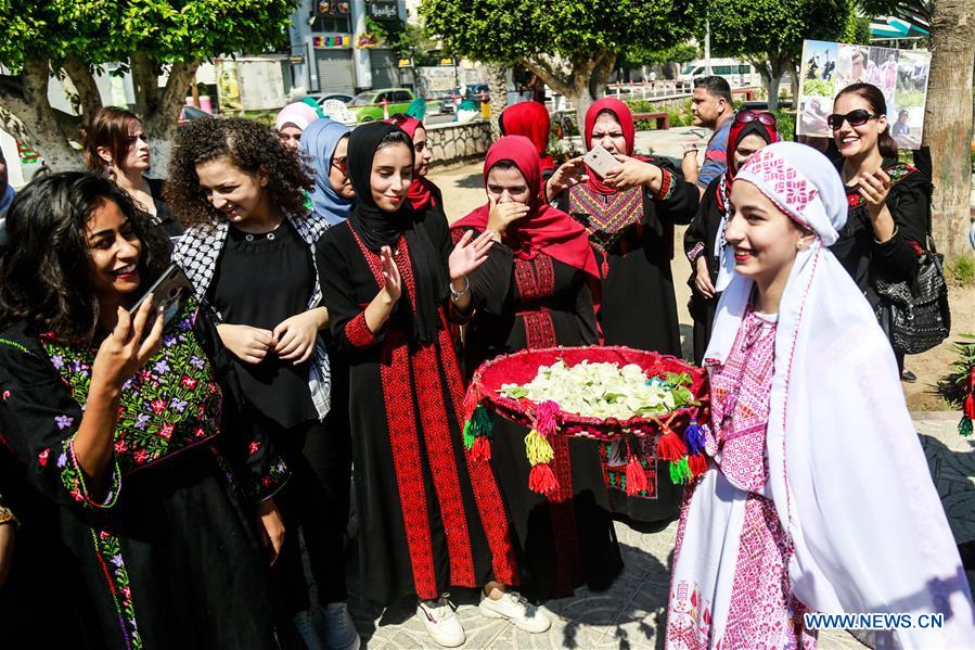 MIDEAST-GAZA-TRADITIONAL COSTUMES-MARCH