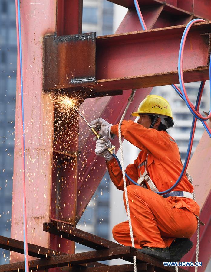 CHINA-CHONGQING-SUMMER-WORKERS (CN)