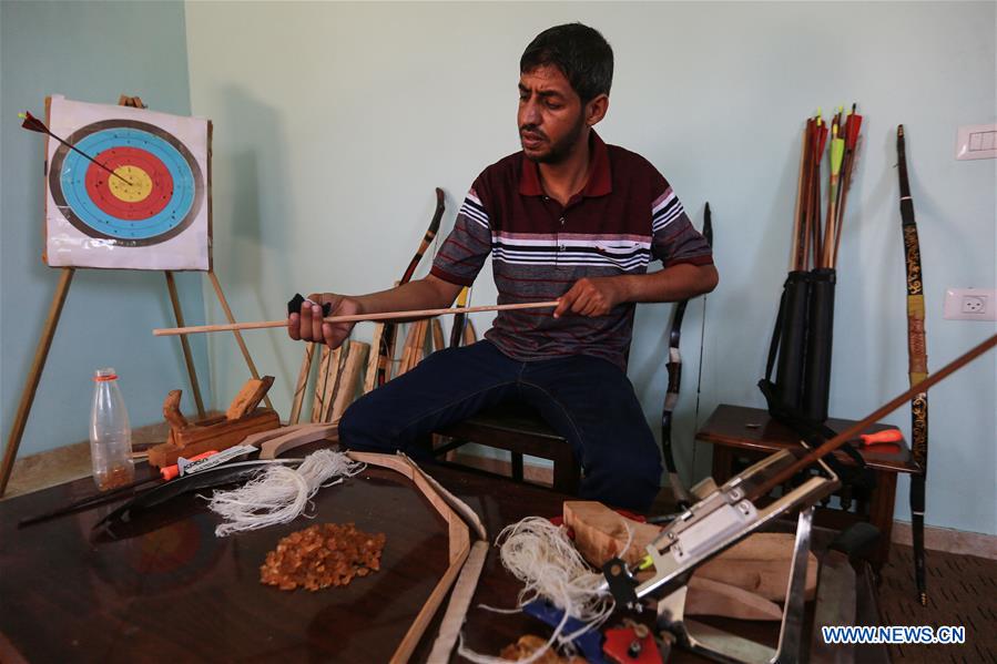 MIDEAST-GAZA-CRAFTSMAN-ARROW AND BOW