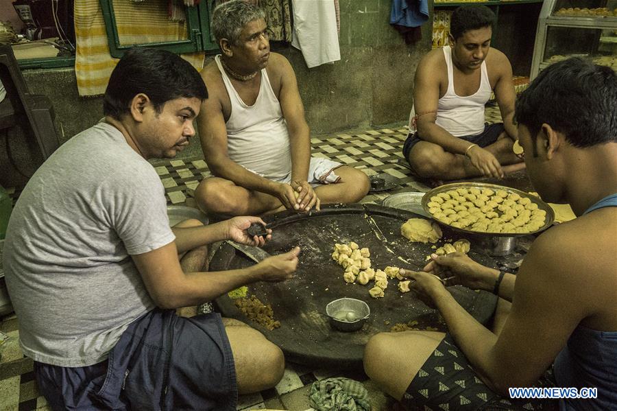 INDIA-KOLKATA-SANDESH-DESSERT