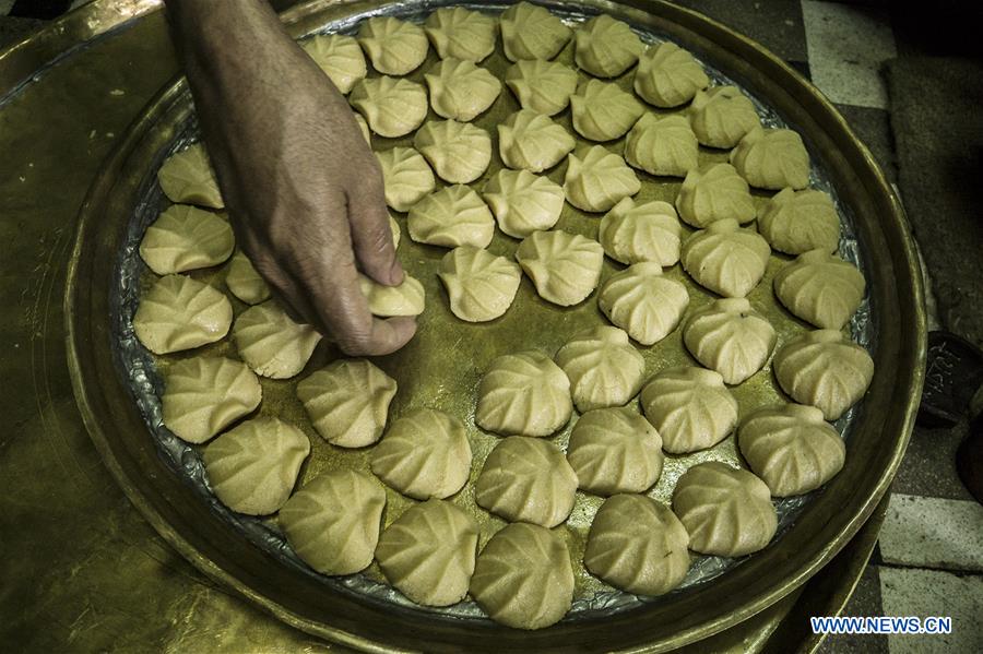 INDIA-KOLKATA-SANDESH-DESSERT