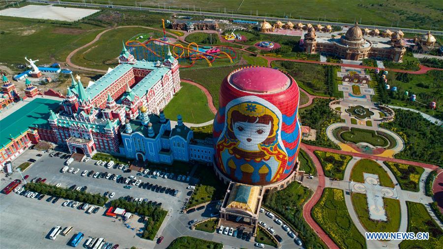 CHINA-INNER MONGOLIA-MANZHOULI-SQUARE-MATRYOSHKA DOLLS (CN)