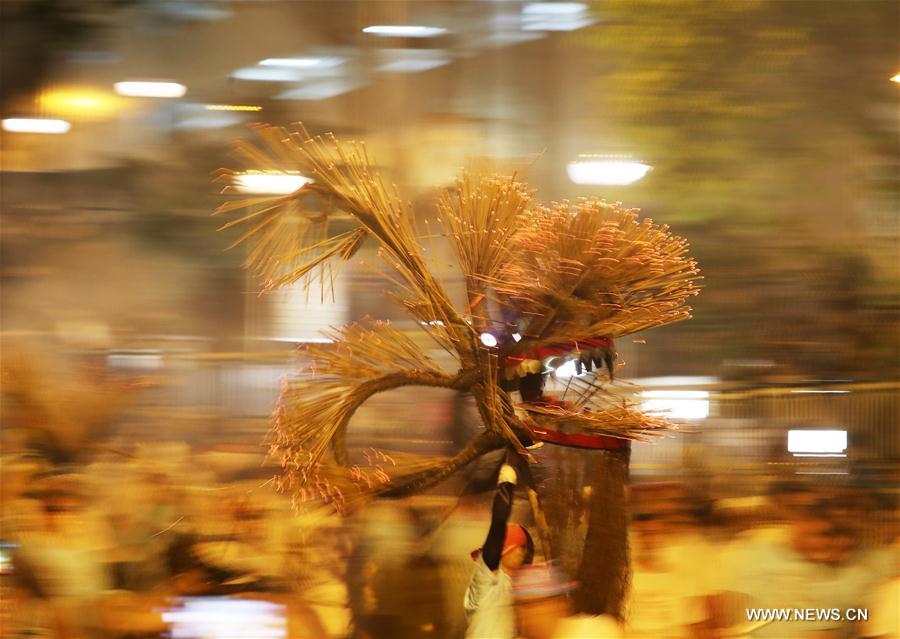 CHINA-HONG KONG-FIRE DRAGON DANCE (CN)