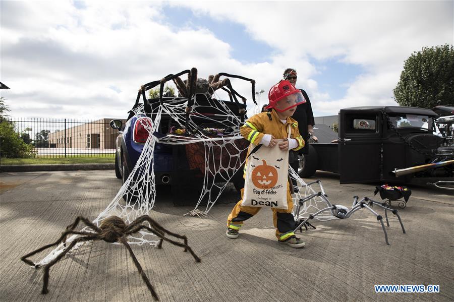 U.S.-HOUSTON-HALLOWEEN CAR SHOW