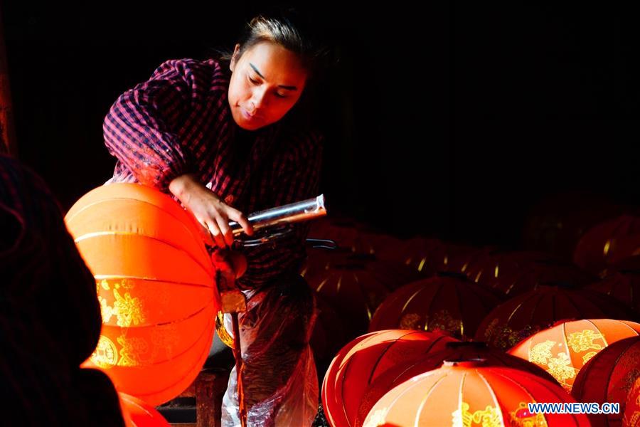 CHINA-HEBEI-RENXIAN-RED LANTERNS MAKING (CN)