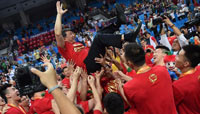 Chinese basketball coach Gong Luming marks victory with players