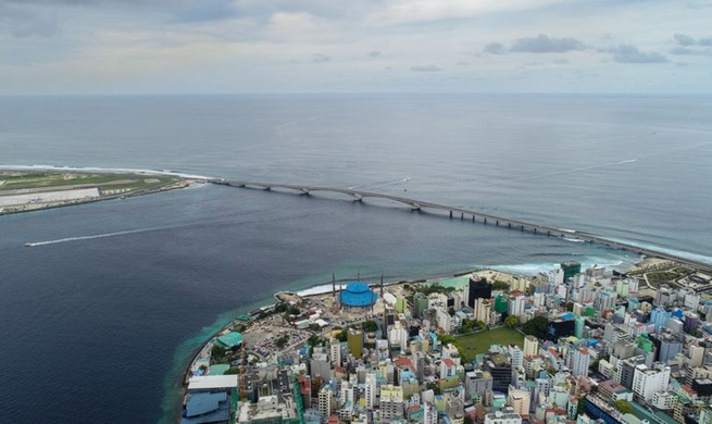 Xinhua Headlines: Chinese-built bridge starts new life for Maldivian locals