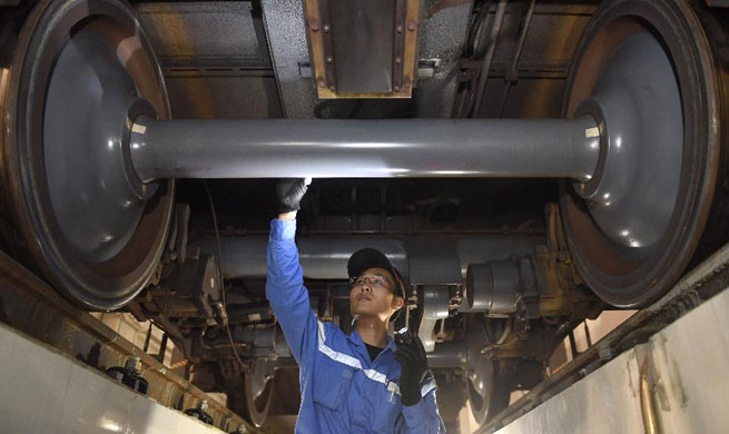 Subway workers stick to posts during Mid-Autumn Festival