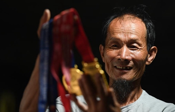 Pic story of 63-year-old Chinese marathon runner