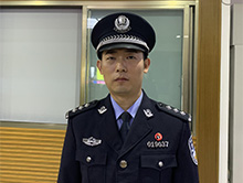 “網紅民警的鐵漢柔情”張鵬