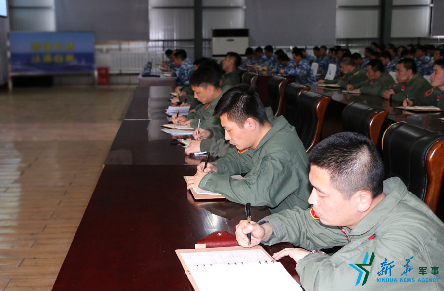 ↑資料圖片：張超參加戰(zhàn)斗機(jī)團(tuán)《改革強(qiáng)軍主題教育》授課現(xiàn)場。