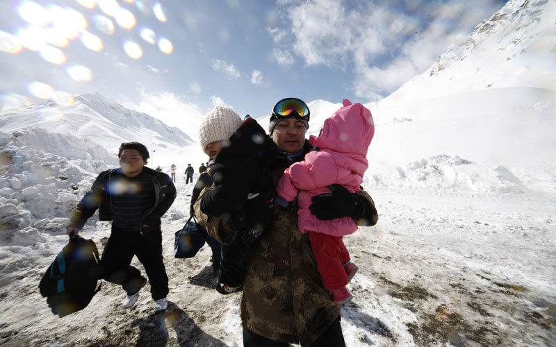 李翔作品：新疆軍區(qū)塔城、阿勒泰地區(qū)特大暴雪災害救災紀實