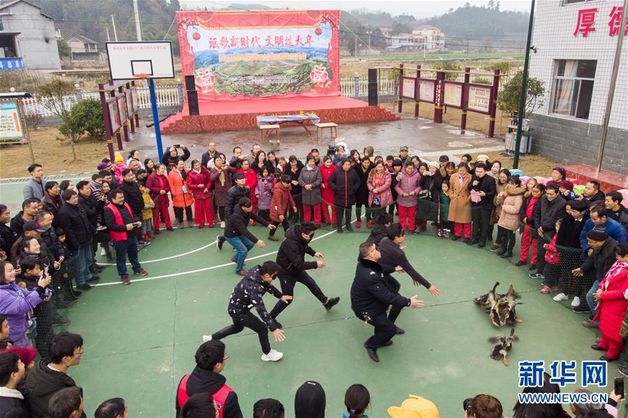 （新春走基層）（2）湖南辰溪：農(nóng)民趣味運動會迎新年