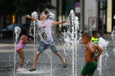 德國(guó)法蘭克福遭遇高溫天氣