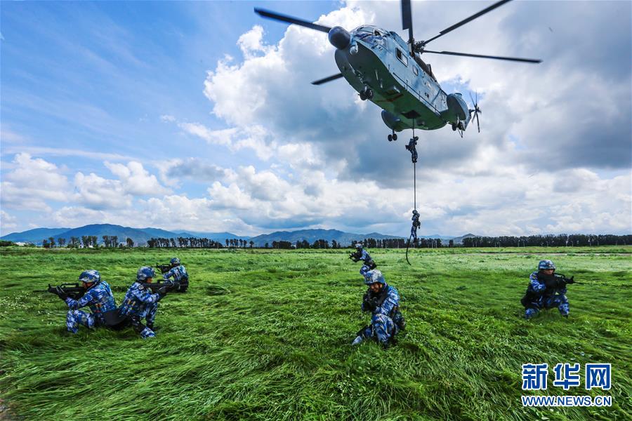 （人民海軍70年·新華全媒頭條·圖文互動）（11）向著深藍(lán)出發(fā)——獻(xiàn)給人民海軍成立70周年